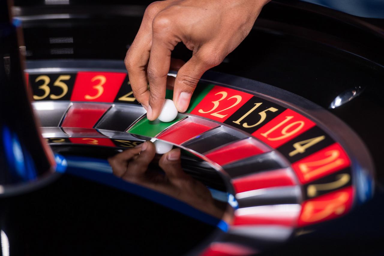 French roulette in a casino: how to play for free and for money